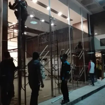 partisi kaca spider